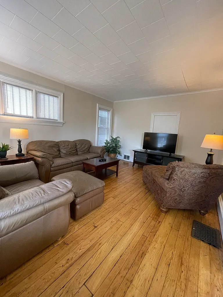 1148 Memorial Avenue - 1 — Photo 1