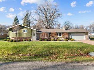 2637 Oakcrest Dr, Neenah, WI 54956