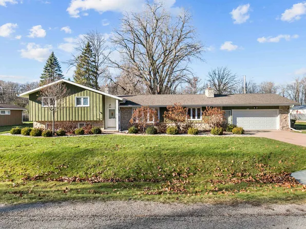 2637 Oakcrest Dr, Neenah, WI 54956