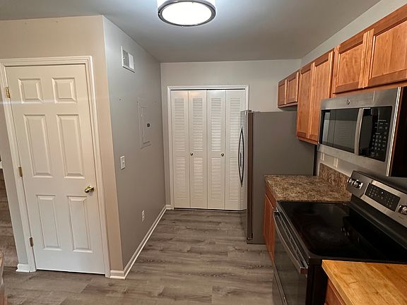 4th image of 3050 Cloverly Ln