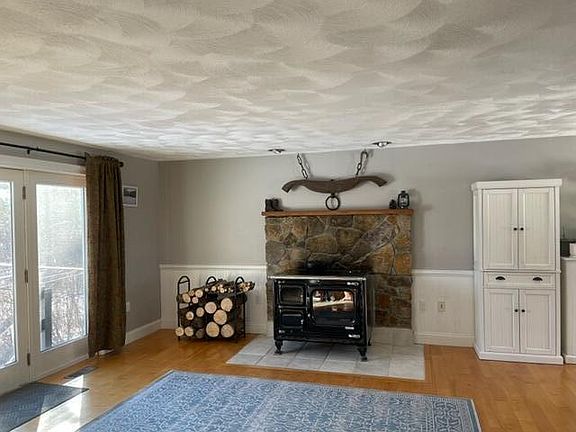 4th image of 199 Elm Street