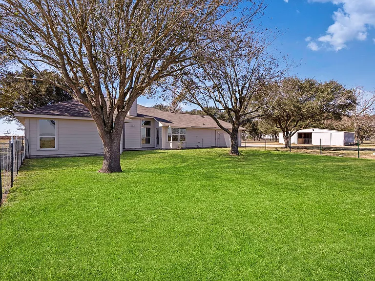 2445 Woods Rd — Photo 25