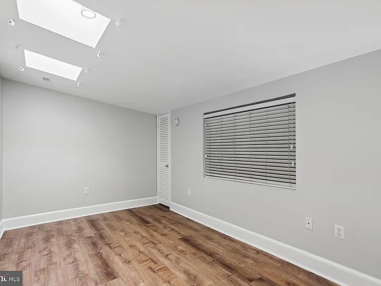 676 4th St NE #402 — Photo 16