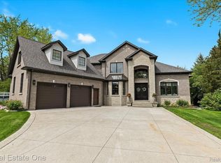 47 E Lovell Dr, Troy, MI 48085