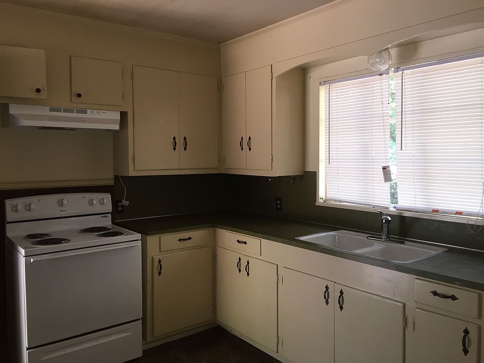 2nd image of 3265 Rosemary Ave