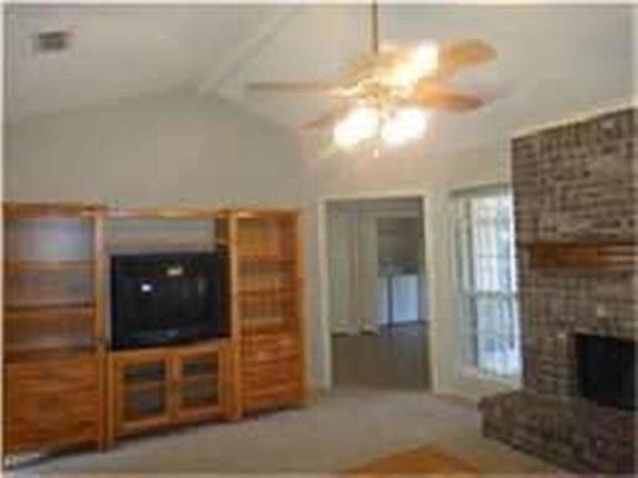 5th image of 1929 Smith Dr