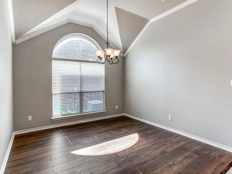 1404 Pillar Bluff Way — Photo 3