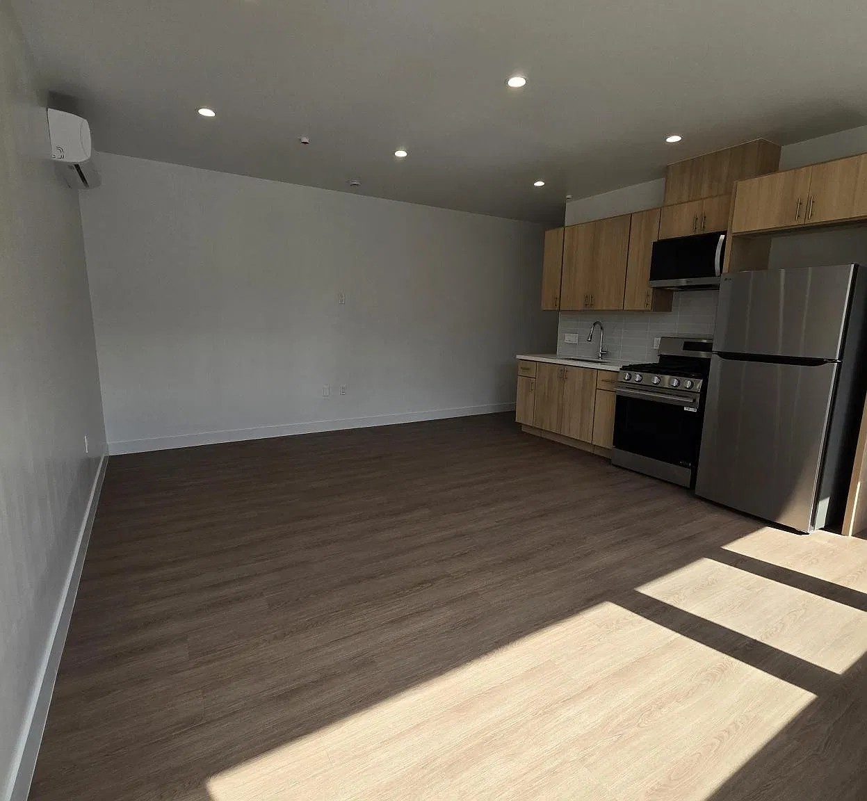 Studio, 600 sqft, $2,329 — Photo 2