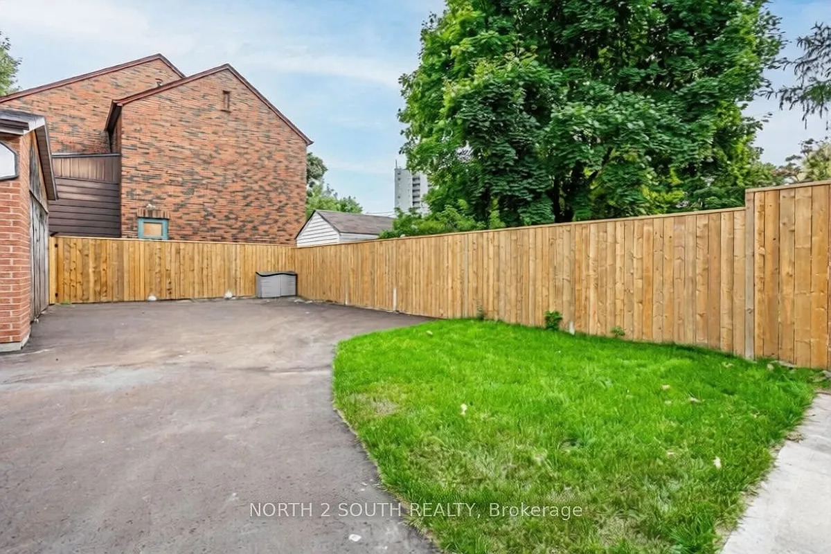Building Photo - 9 Glenvalley Dr #BASEMENT