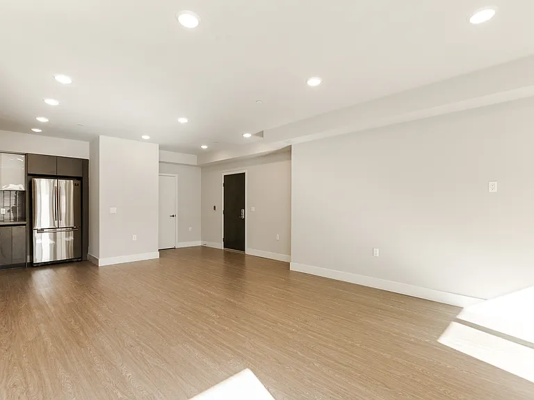837 Harvard — Photo 41
