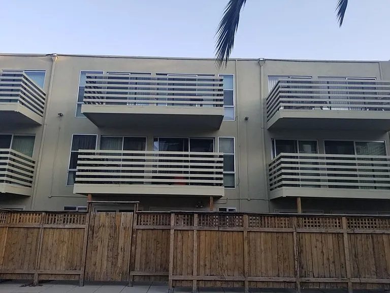2255 Hearst — Photo 3