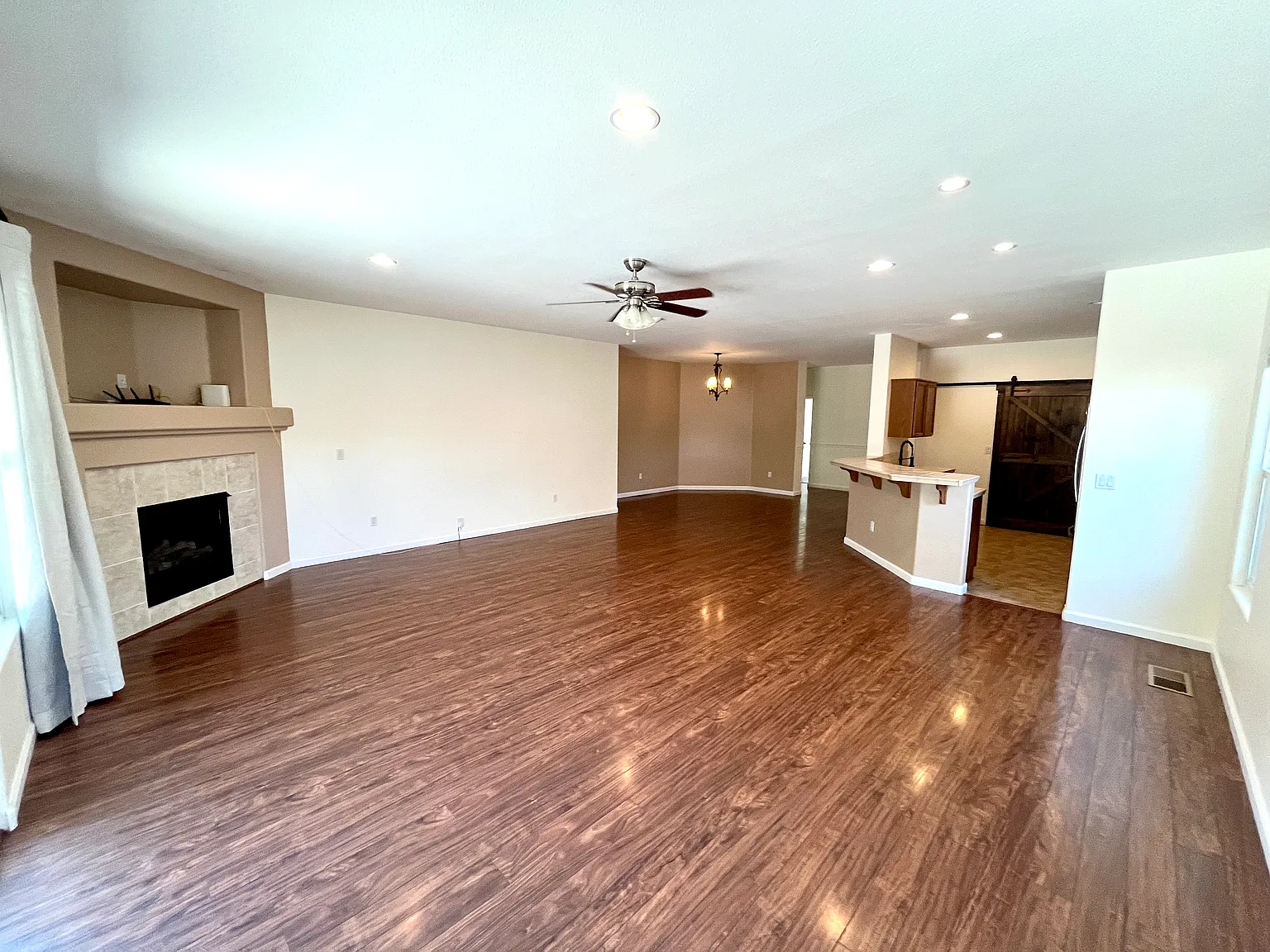 3 bed, 1932 sqft, $2,850 — Photo 4