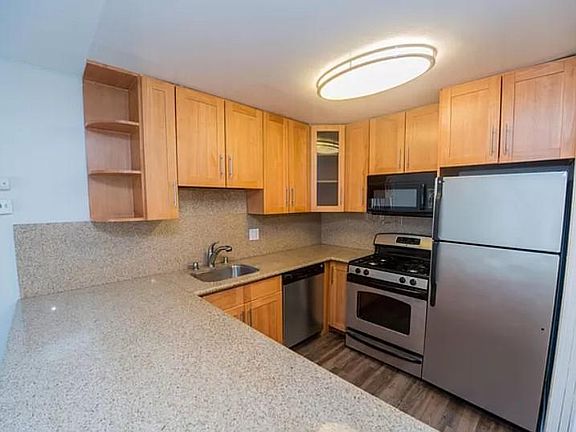 2nd image of 321 Oxford Way #78