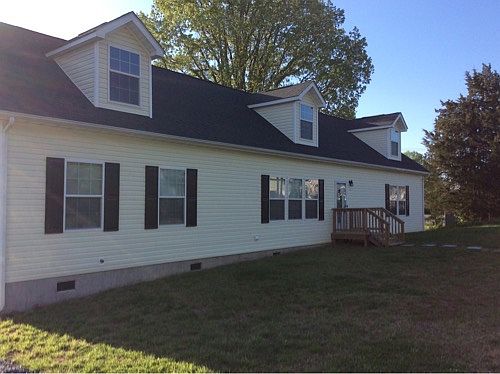 2nd image of 122 N Hunter Street