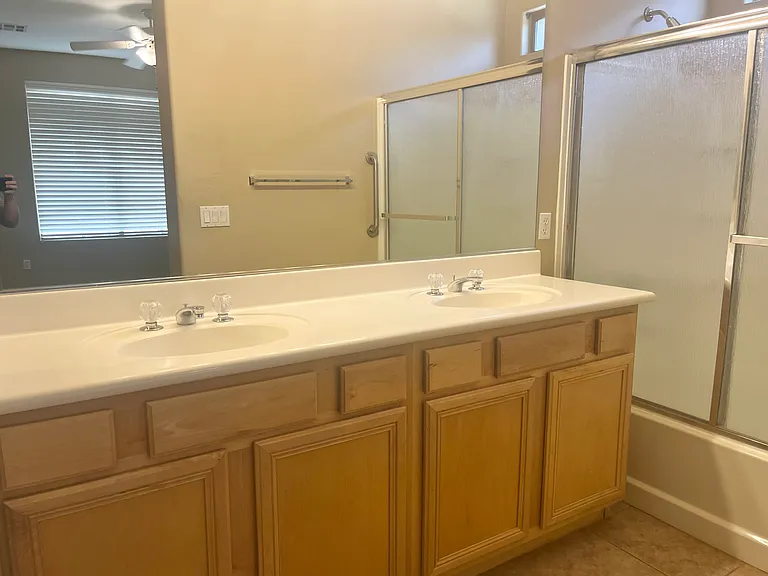 2518 W Florentine Rd — Photo 8