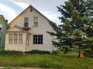 807 W Cayuga St, Iron River, MI 49935