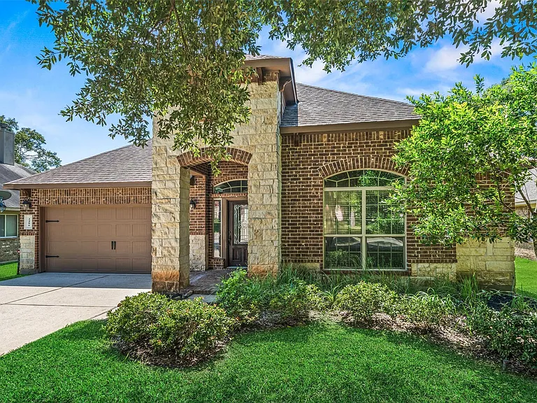 2406 Winter Trail Dr — Photo 1