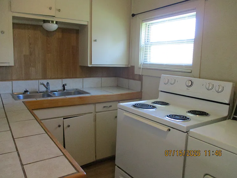 1404 SW 13th Ave — Photo 3