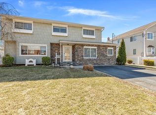 14 Lagoon Blvd, Massapequa, NY 11758