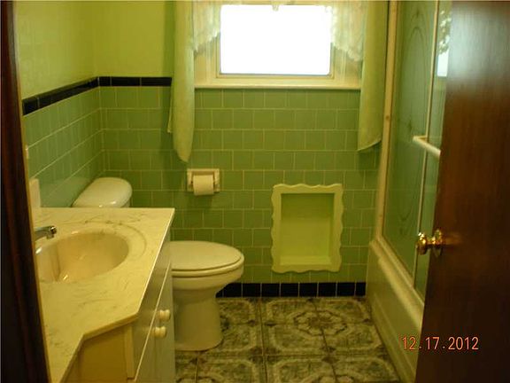 5th image of 709 1st Ave