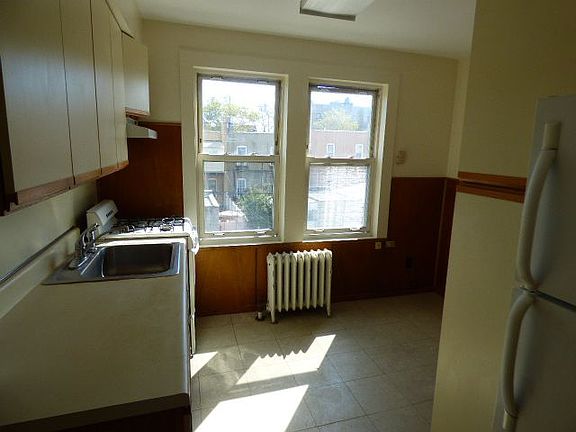 5th image of 2067 33rd St #2