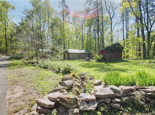 225 W Woods Rd, Hamden, CT 06518