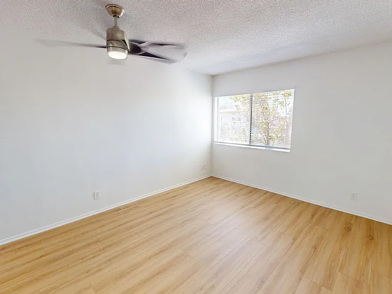 950 South St — Photo 3