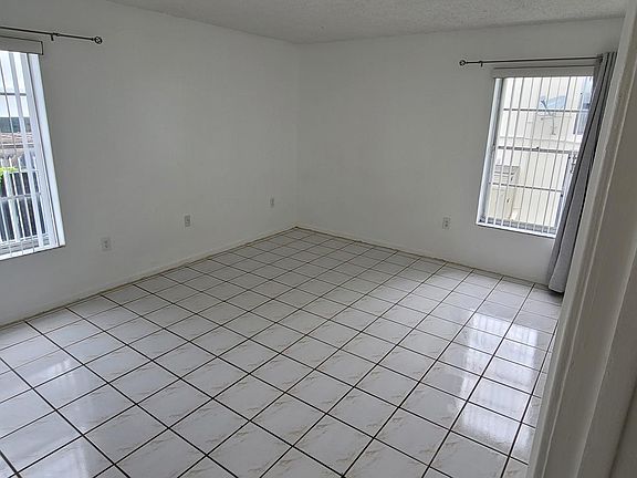 3rd image of 16750 NE 10th Ave APT 124