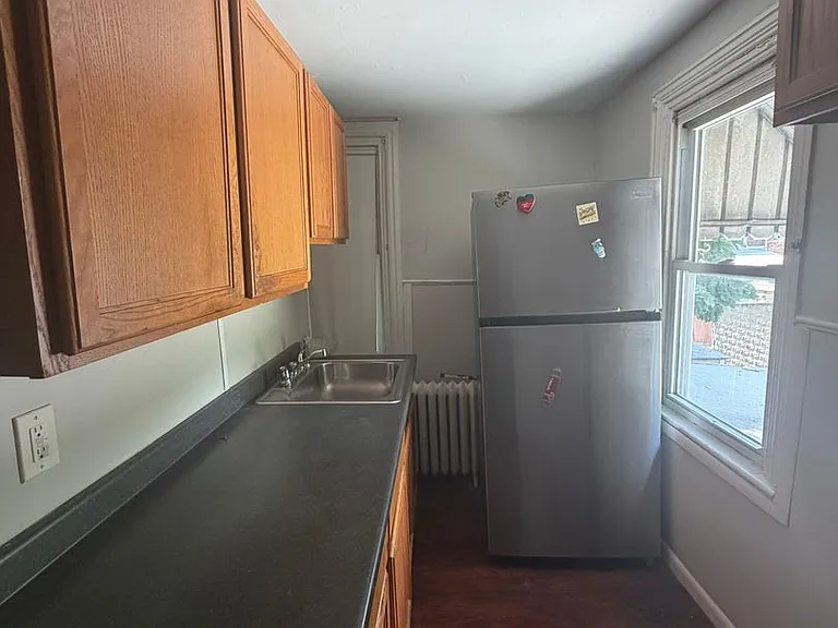 116 E 21st St — Photo 18