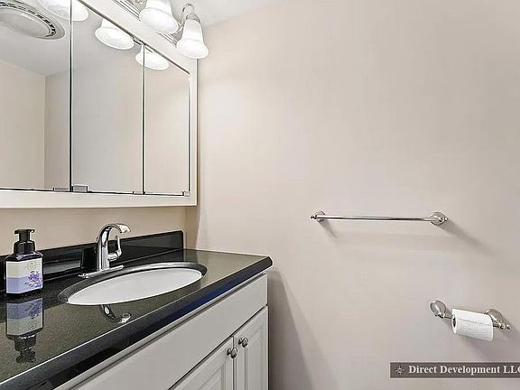 4th image of 307 Roselawn Ave NE #1