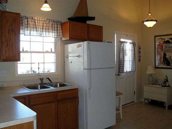 3rd image of 35981 Chatham St