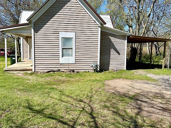2nd image of 920 E Tahlequah Ave
