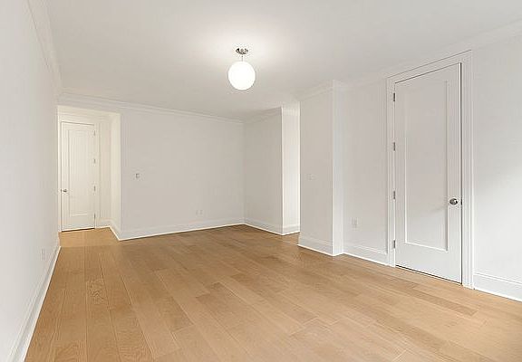 3rd image of 220 W 24th St APT 5T