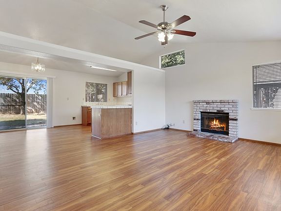 5th image of 204 Sparrow Dr