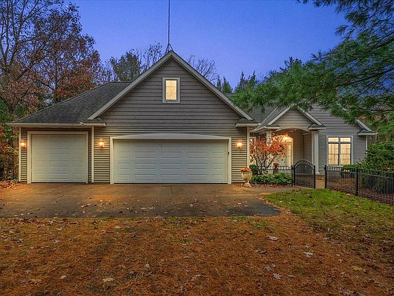 2nd image of 3835 Silver Creek Dr