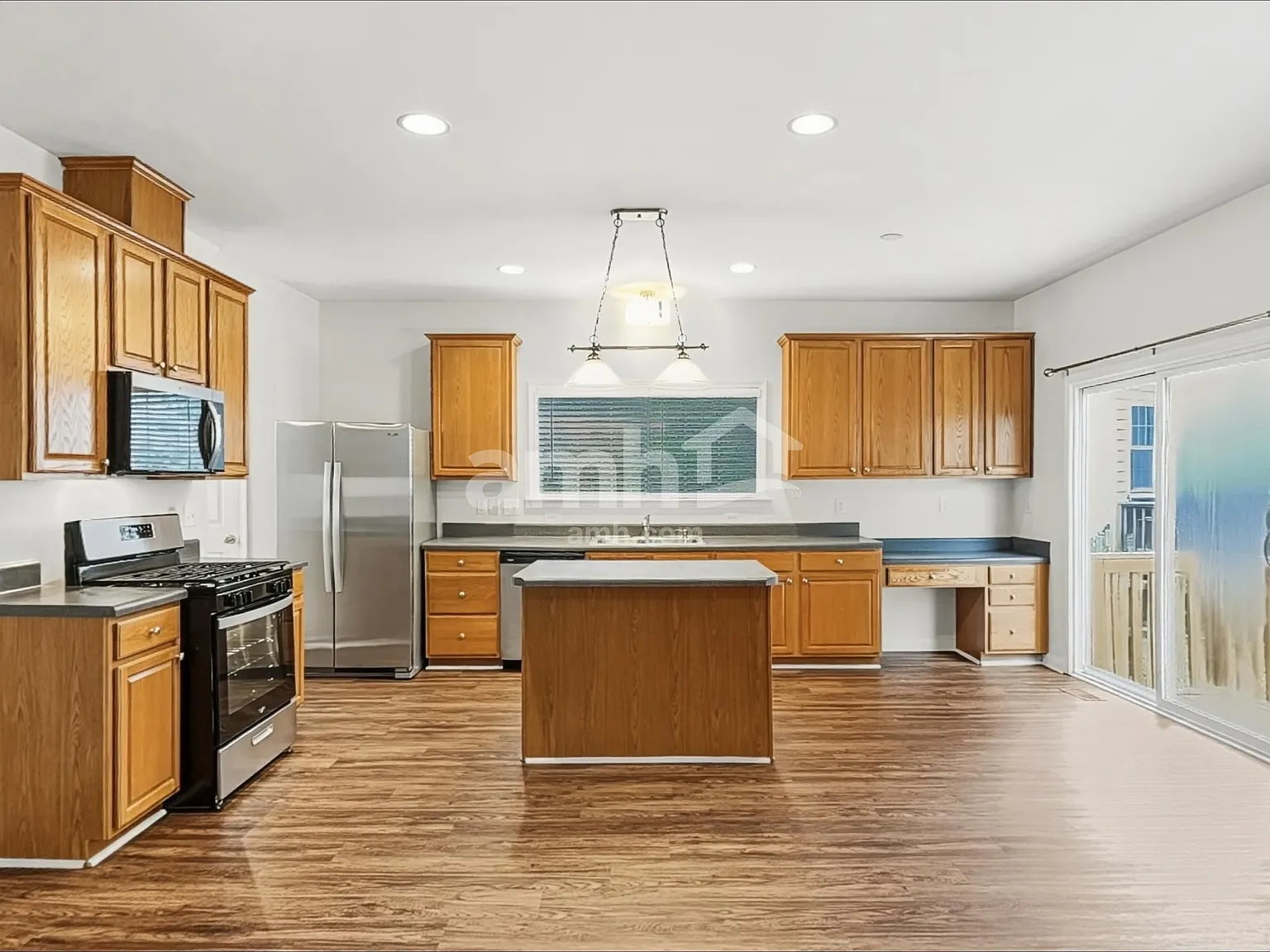 4 bed, 2.5 bath, 2800 sqft, $2,510 — Photo 4