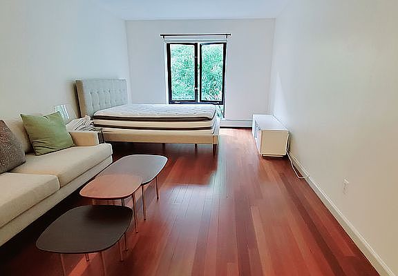 4th image of 225 E 58th St APT 3B