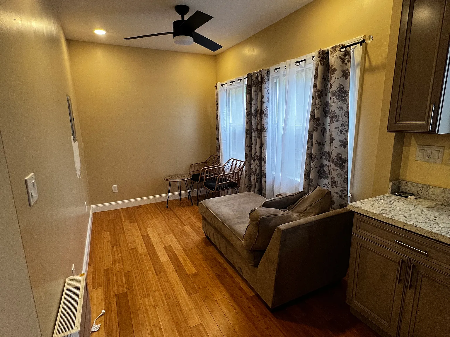 1 bed, 450 sqft, $1,700 — Photo 4