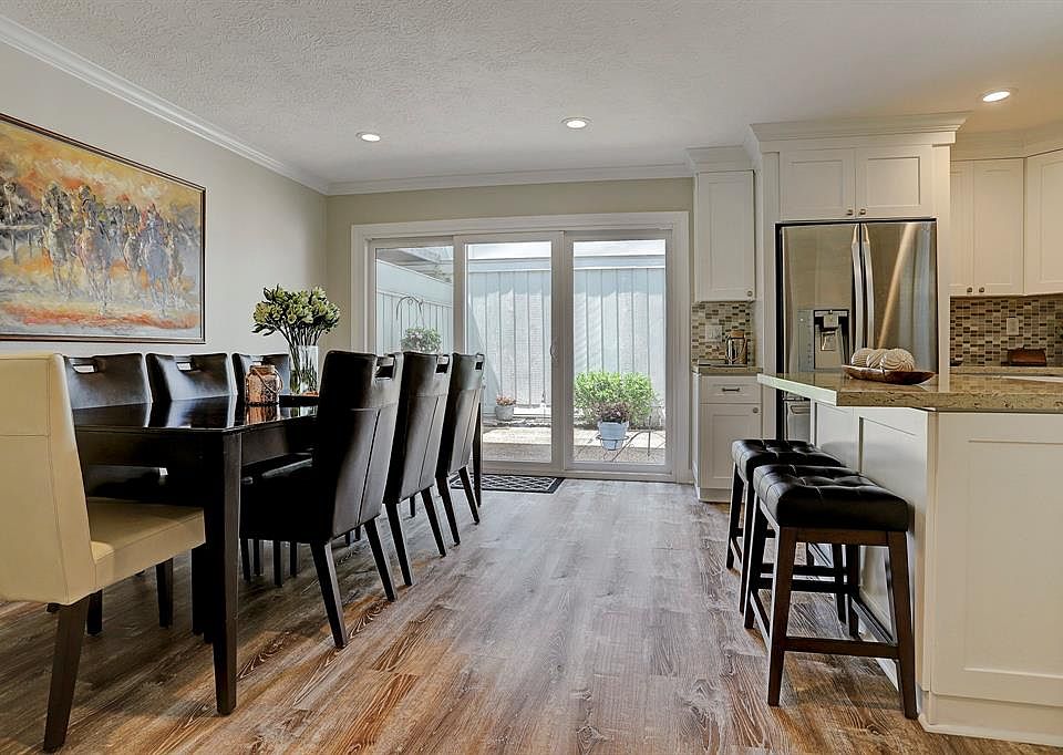 Dining room with quartz Island.