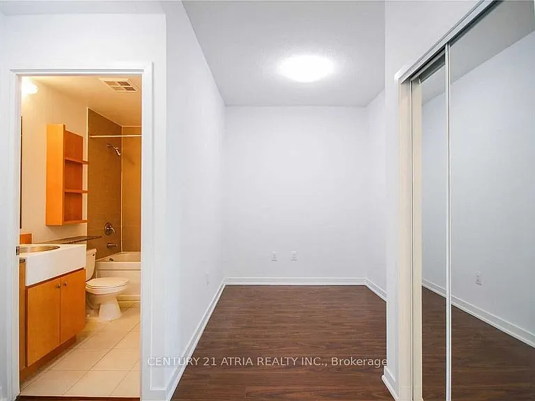 9 Spadina Ave #618 — Photo 18