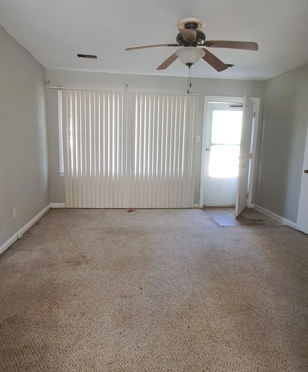 Building Photo - 909 Mockingbird Ln