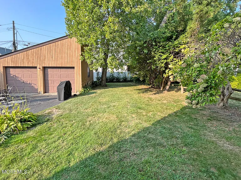 416 Salem Ave — Photo 14