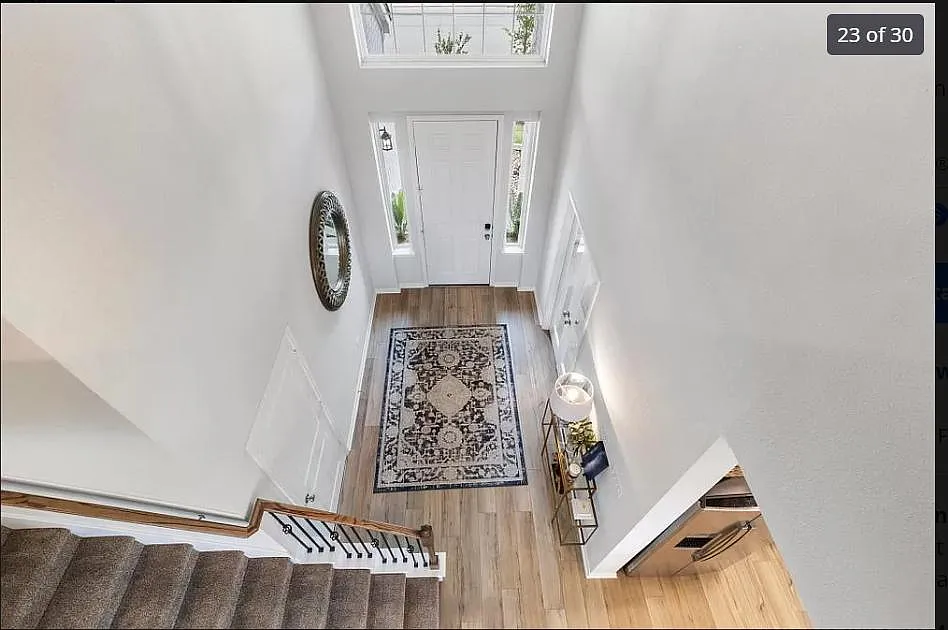 5 bed, 2.5 bath, 2800 sqft, $2,988 — Photo 2