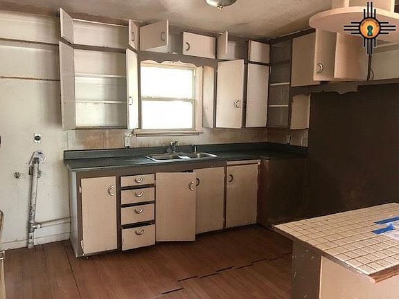 4th image of 204 W Avenue J