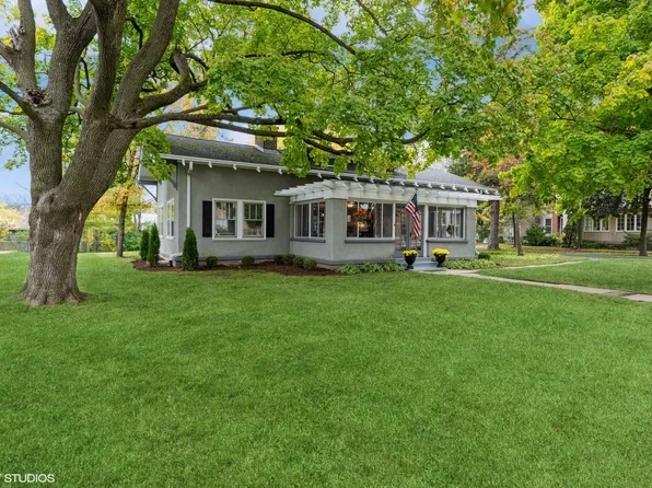 40 Cedar Ave, Lake Villa, IL 60046