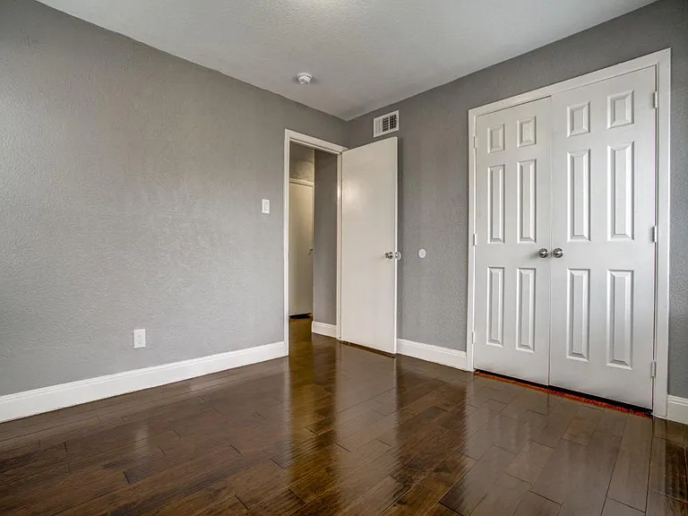 7027 Coleshire Dr — Photo 9