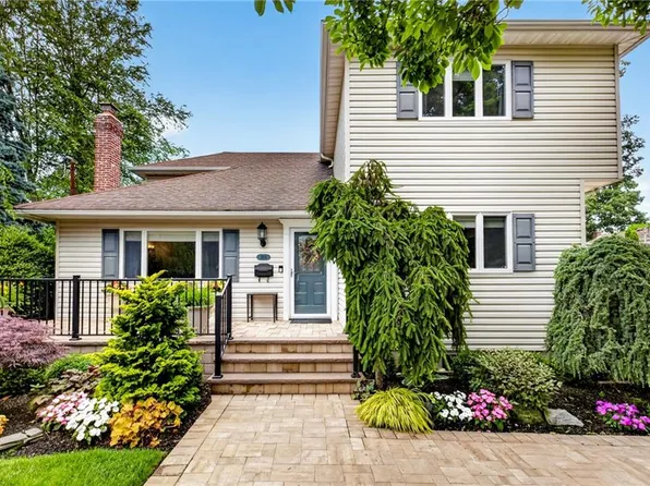 1755 Grand Ave, Merrick, NY 11566