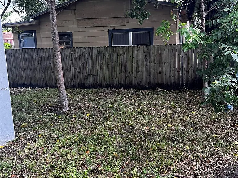 6301 NW 1st Pl — Photo 10