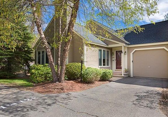 3rd image of 139 Brickett Hill Cir