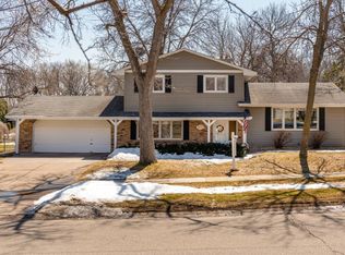 4010 Pilgrim Ln N, Plymouth, MN 55441